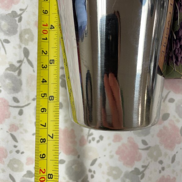 Gift Set: Cocktail Shaker w/ Votive Holder & 12 Yankee Candle SHIRAZ Candles - Picture 11 of 13